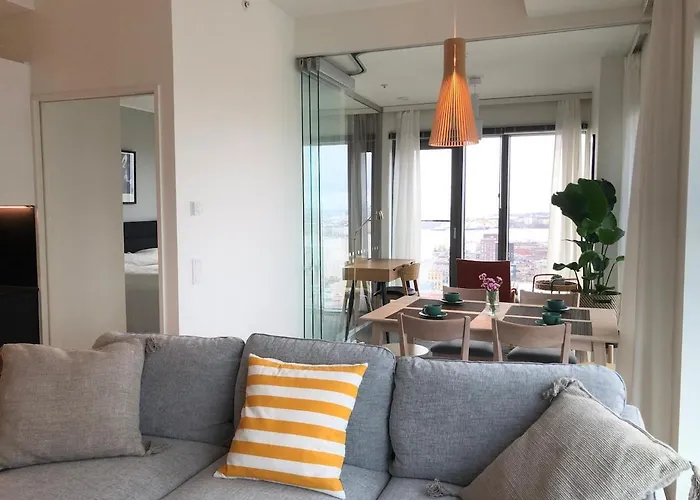 Spacious Corner Apartment With Sea View